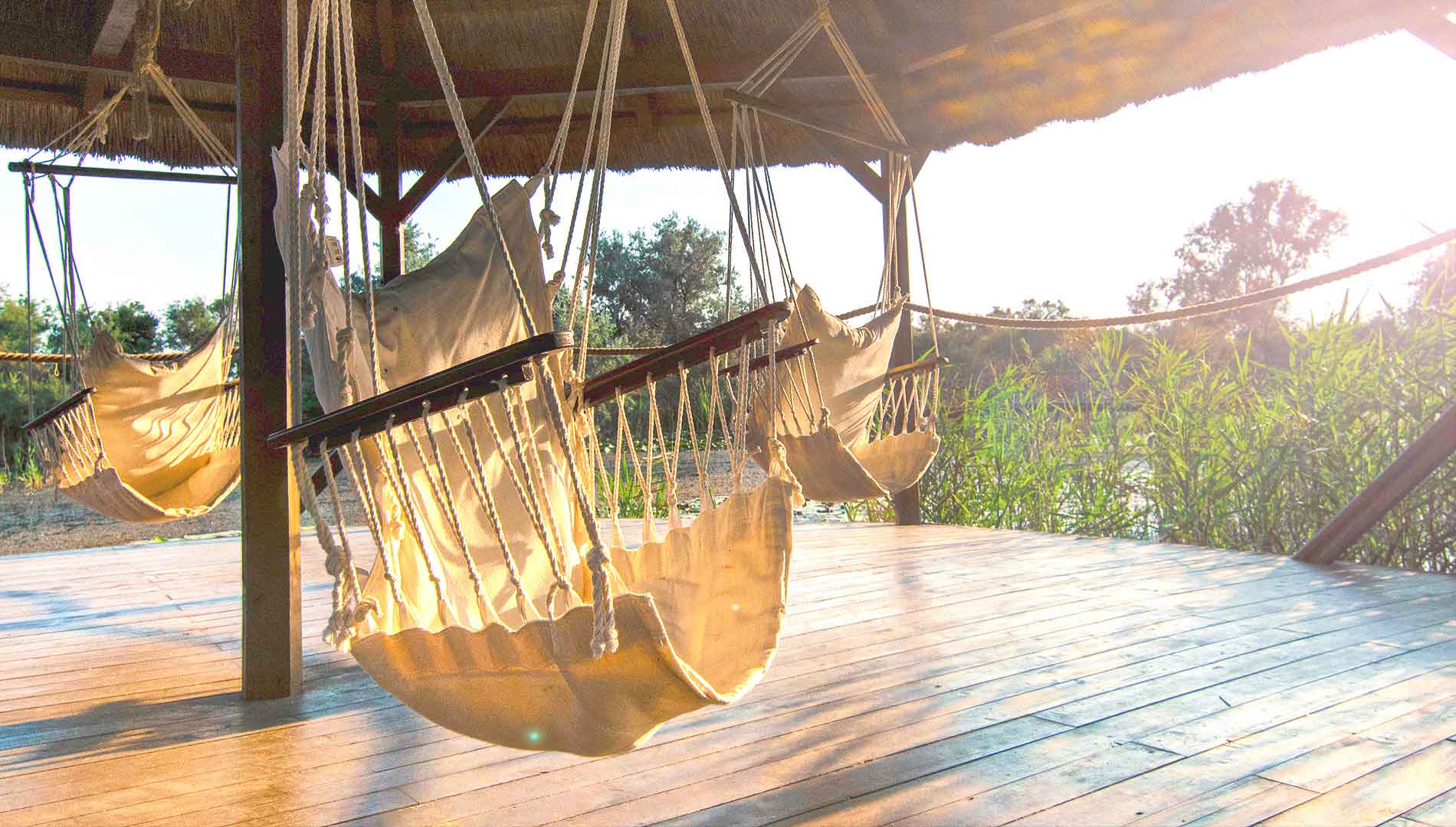 Apus la Green Village Resort